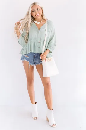 Chic Soleil Shift Top in Pear