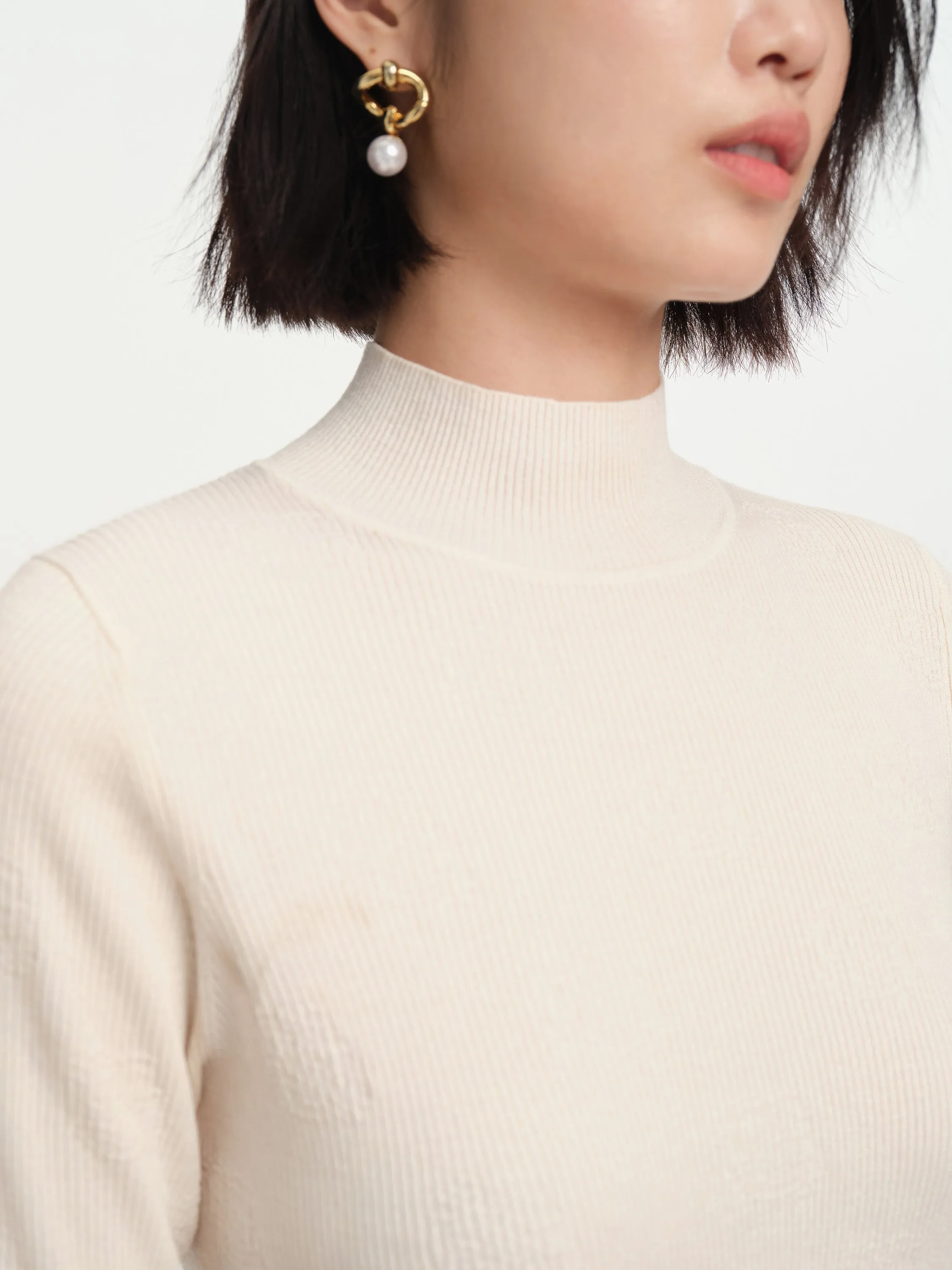 EP YAYING Semi-High Neck White Knit Top