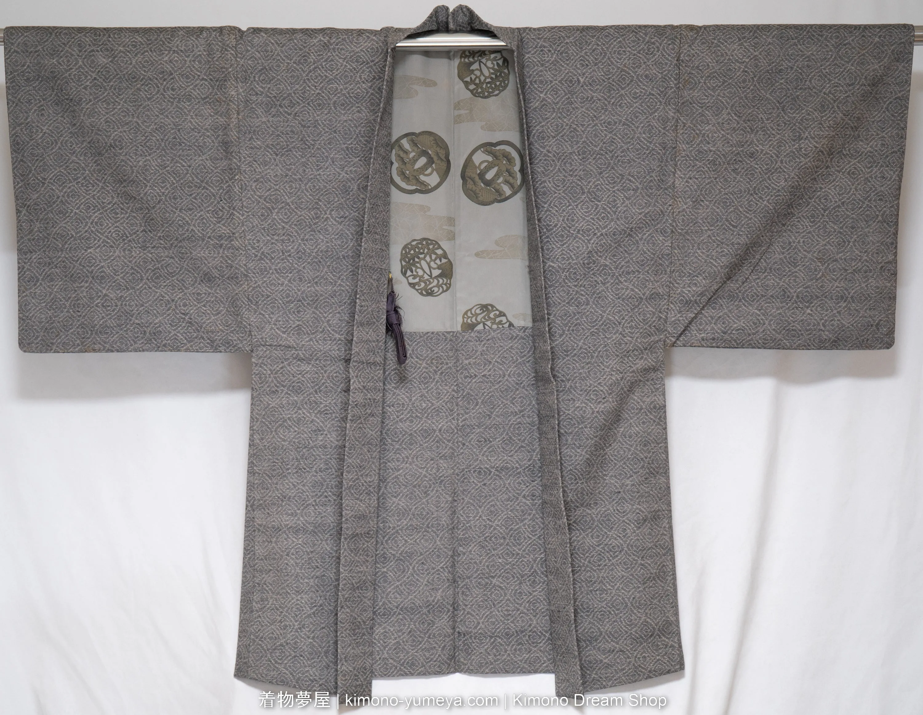 Grey Men's Haori with Himo - Vintage Raw Silk with Woven Hishi Pattern - Retro 1950s Male Kimono Jacket - Tsuba Sword Guards on Lining