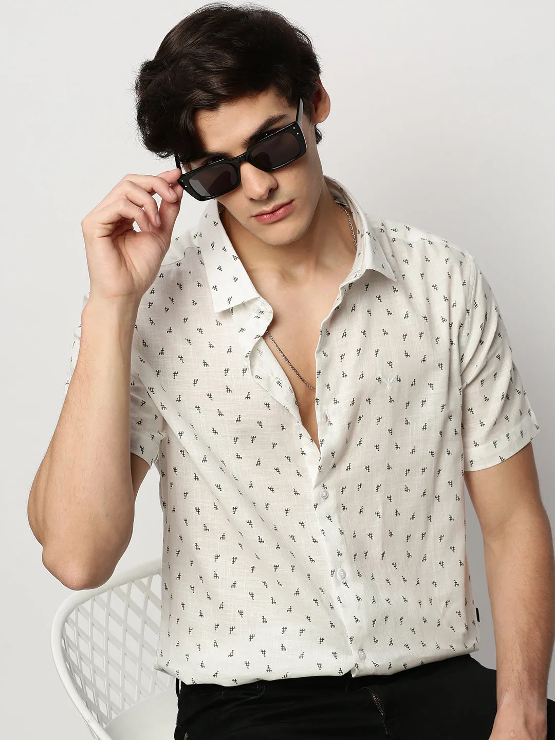 Men White Geometrical Casual Casual Shirts