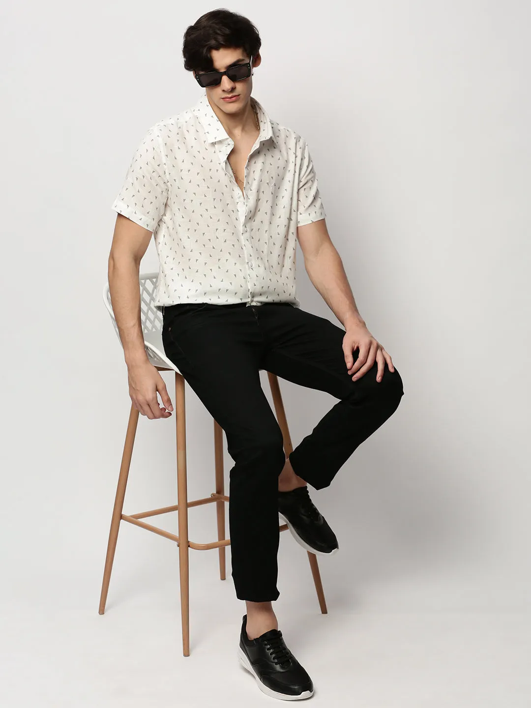 Men White Geometrical Casual Casual Shirts