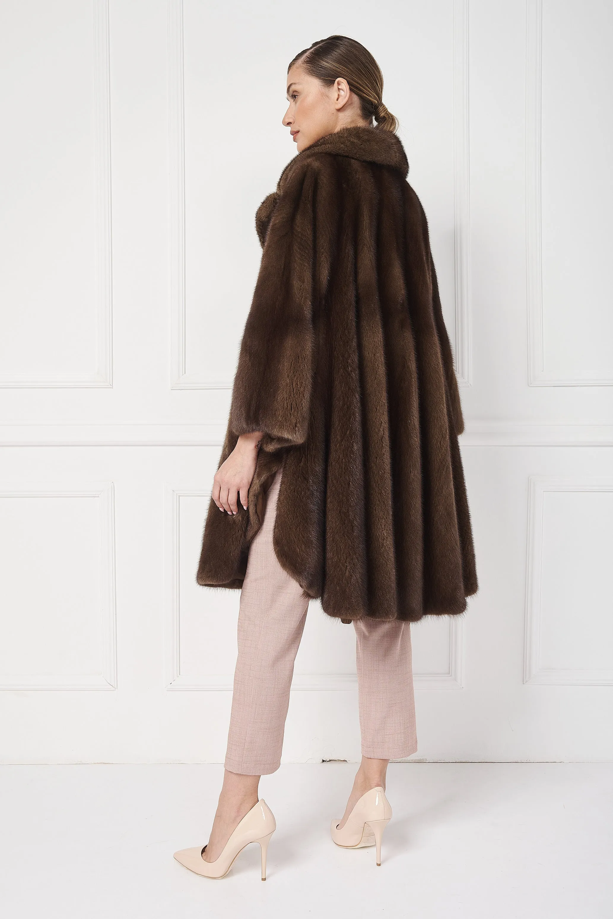 Oversize cape jacket with english collar