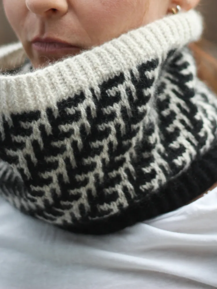 Pinus Cowl