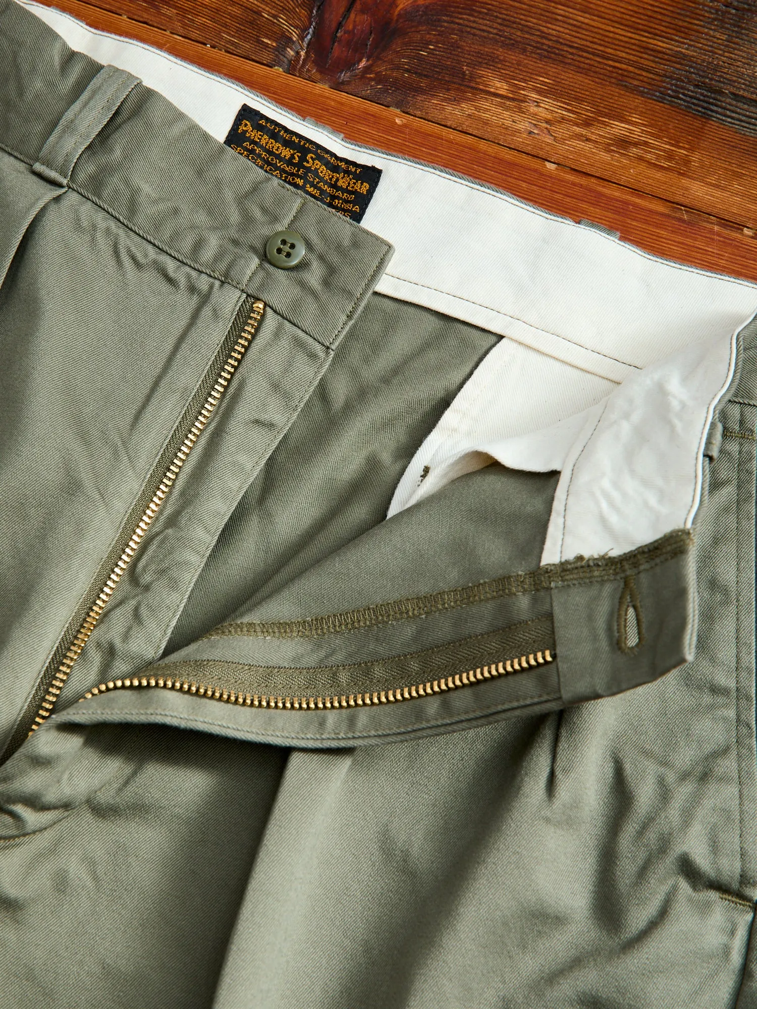 Pleated Military Chino Shorts in Olive