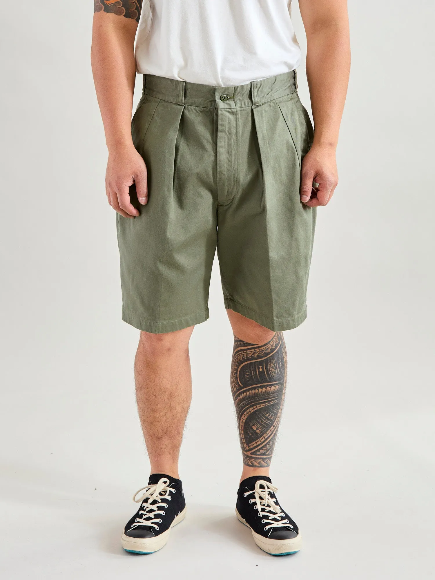 Pleated Military Chino Shorts in Olive