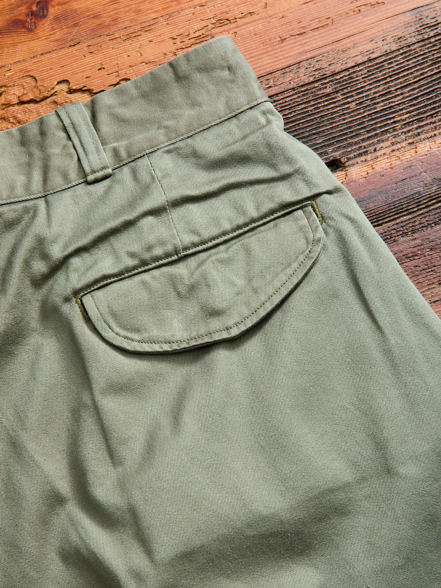 Pleated Military Chino Shorts in Olive