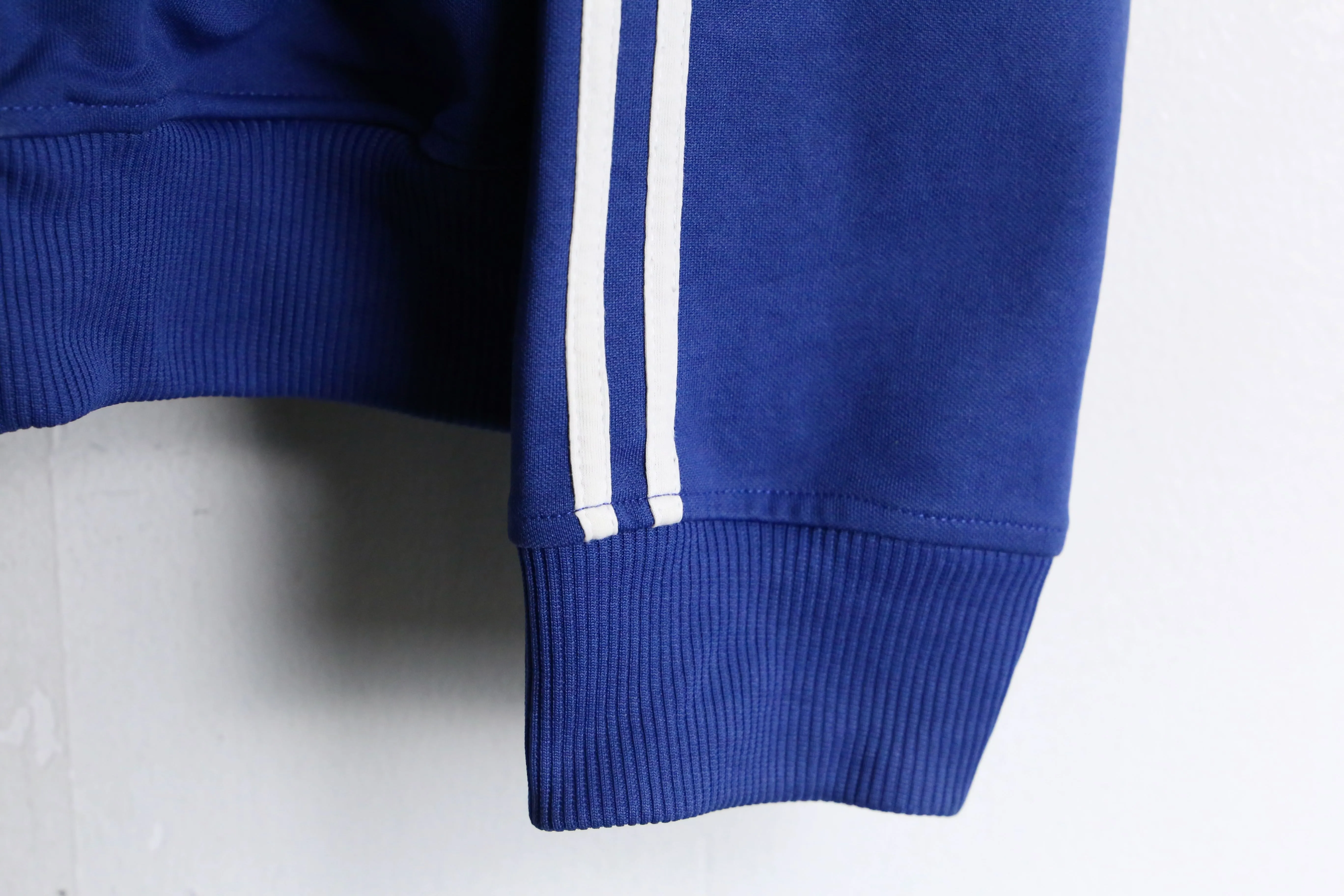 "FRED PERRY" blue × white zip up track jacket