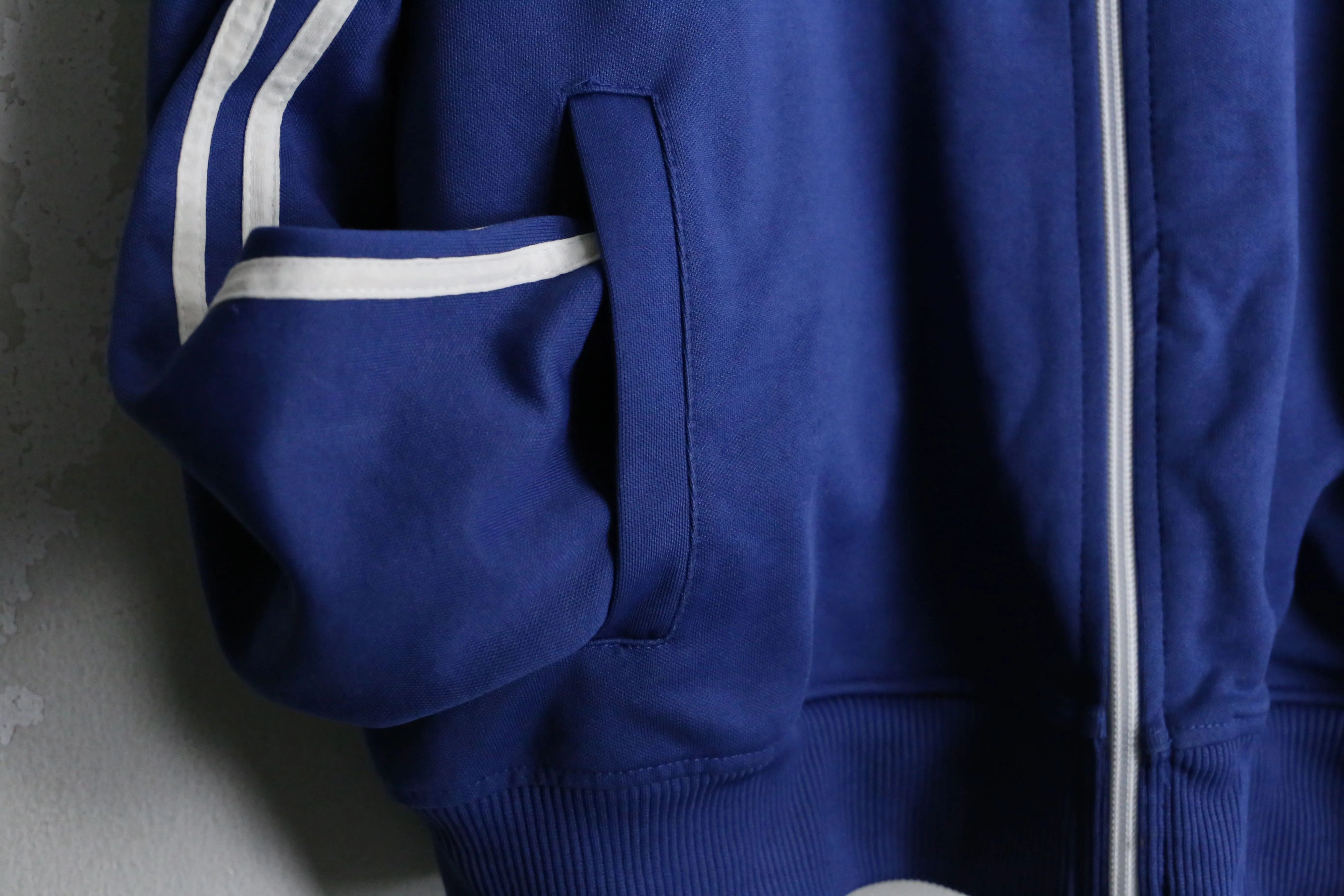 "FRED PERRY" blue × white zip up track jacket