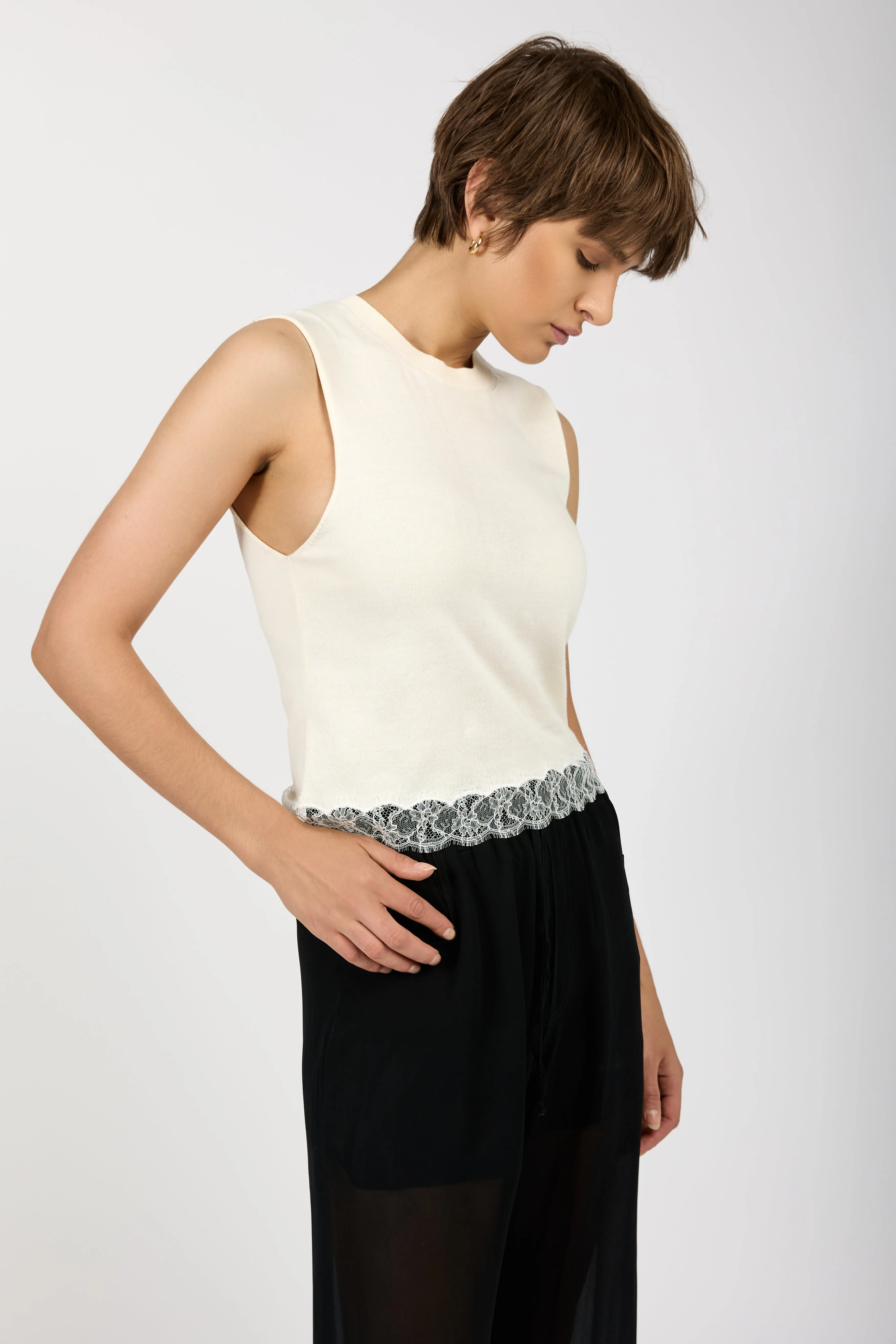 Sleeveless Knit Top in Yoghourt