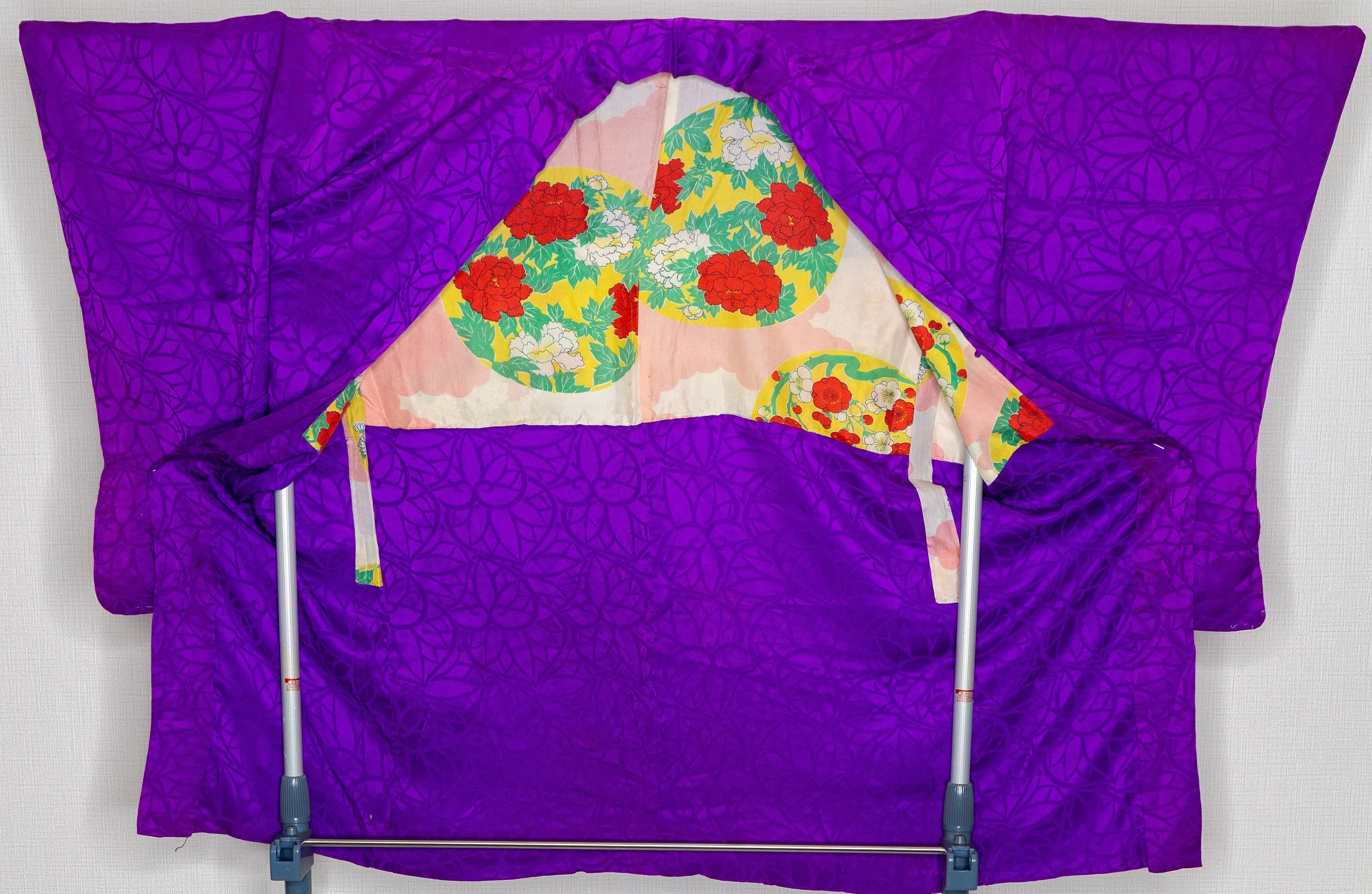 Vintage 1950s Haori - High Quality Silk - Purple with Flower Patterns