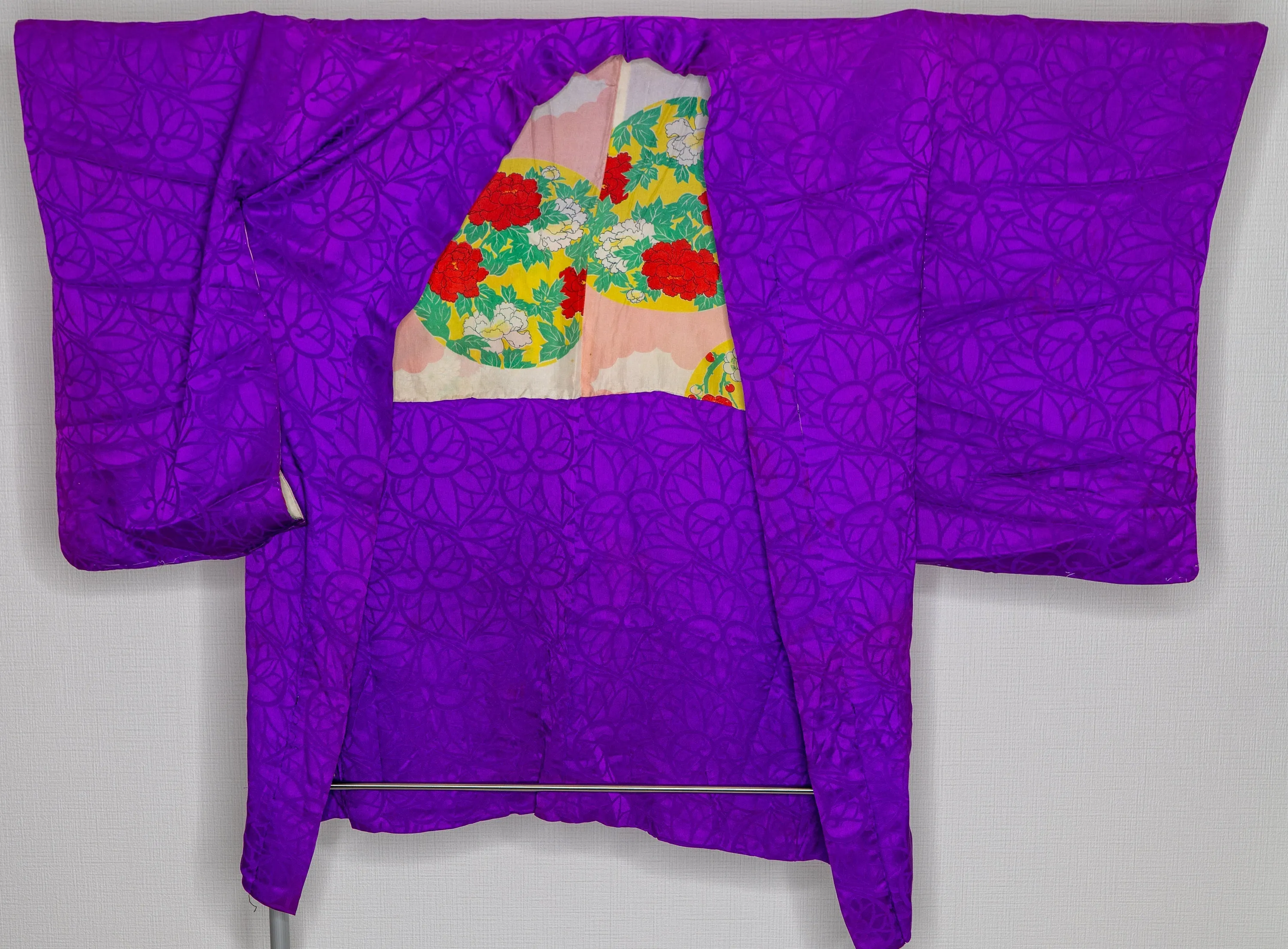 Vintage 1950s Haori - High Quality Silk - Purple with Flower Patterns